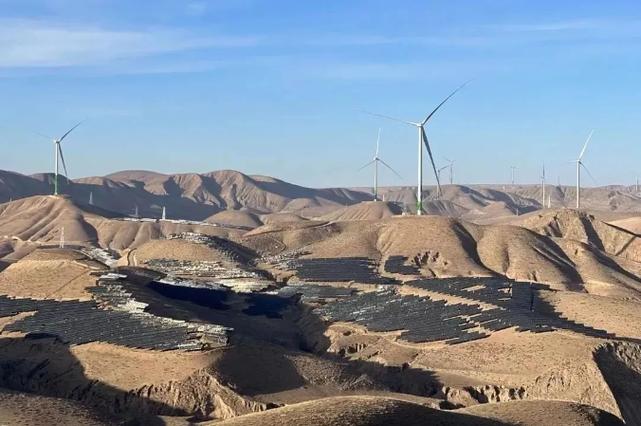 山东电建一公司揽获国内首批沙戈荒大型风光基地双标 稳揽网络引发的行业观察